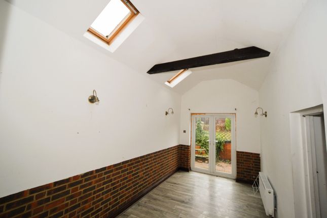 86, London Road Bagshot photo 4