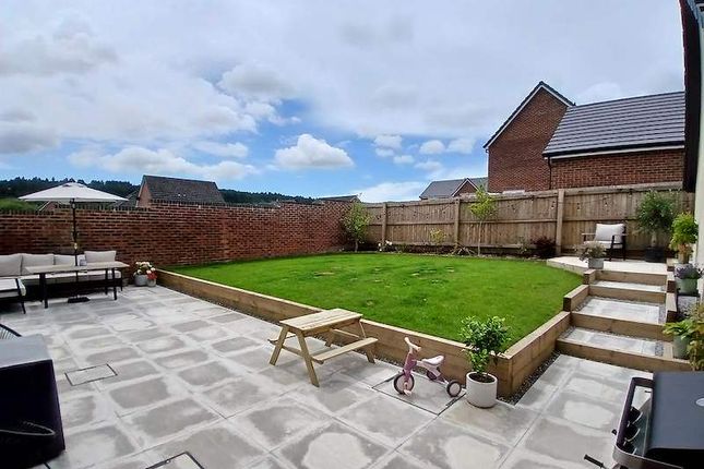 37 Ffordd Glo Caled, Bridgend photo 2