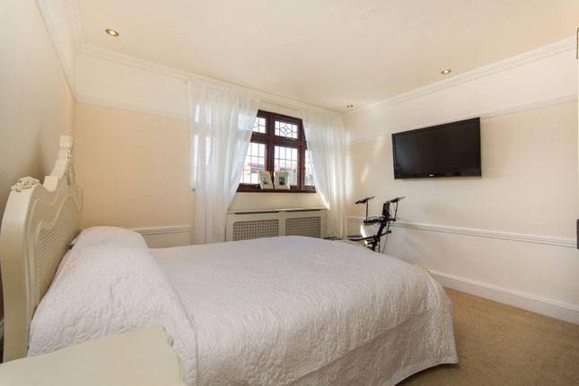 Maisonette to rent in Finwhale House, Isle Of Dogs, London
