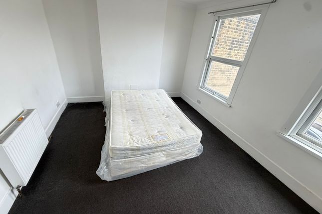 6 Cave Road, Cave Road, London photo 4