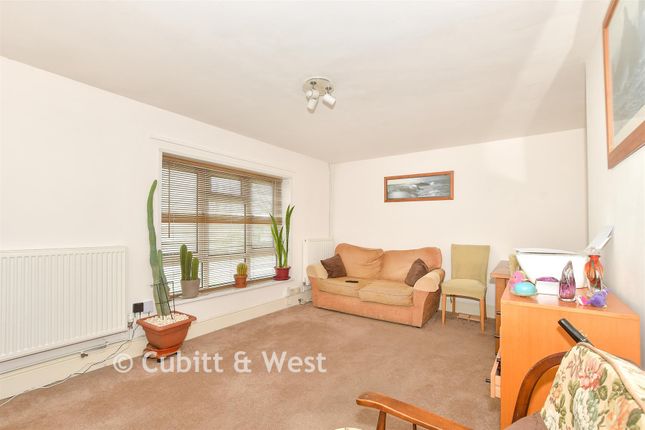 65, Tilgate Way, Crawley photo 4