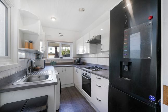 30 Oakwood Avenue, Mitcham photo 4