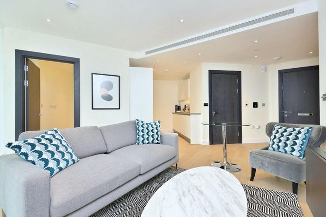 Flat to rent in Sophora House, Chelsea Bridge Wharf, Battersea