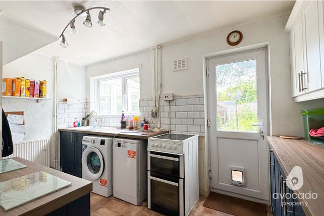 30 Abbots Road, Burghfield Common, Berkshire photo 4