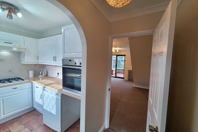 42, Winchester Way, Southampton photo 3