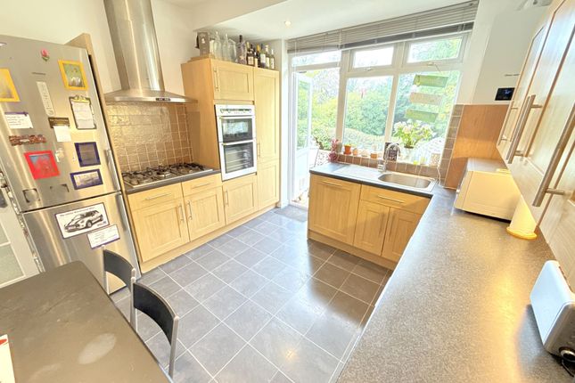 17 Belmont Avenue, Barnet photo 4