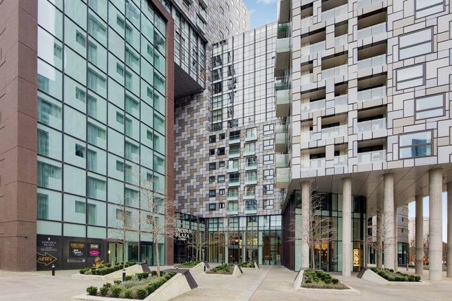 Thumbnail Flat to rent in Lincoln Plaza E14, Canary Wharf, London,