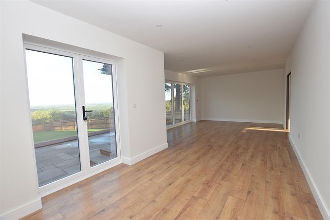 11, Bradshaw Close, Hastings photo 3
