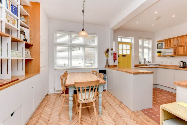 3, Alice Close, Hove photo 4