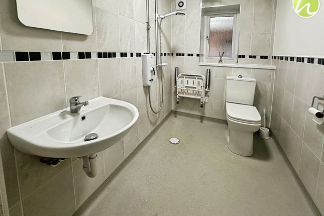 Flat 3 Runnymede Road, Rosslyn Court, Stanford-Le-Hope photo 2