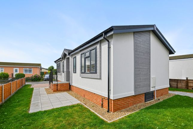 2-bed caravan on 22A, Silver Birch Avenue, Wilstead, £235,000