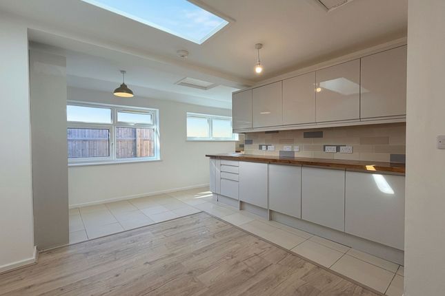 59 Portfields Road, Newport Pagnell photo 4