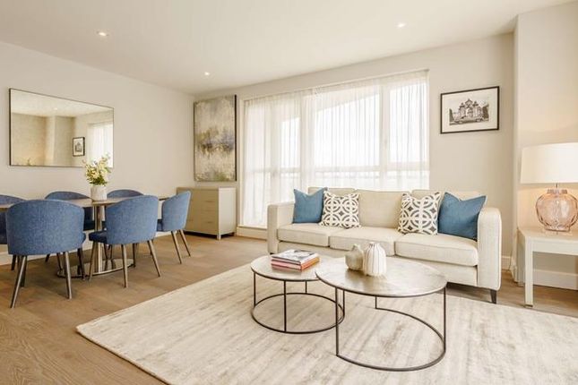 Thumbnail Flat to rent in Circus Apartments, Docklands