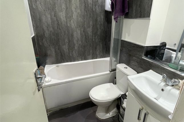 8, Niton Court, Stanford le Hope photo 3