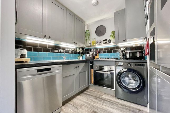 Flat 2, 38 Grangecroft Road, Portland photo 4