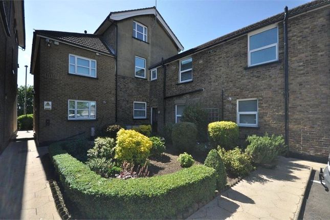 2-bed house on 4, Richmond Crescent, Surrey, £1,645/mo