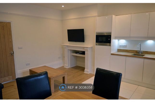 Flat, Eldon Square, Reading photo 3