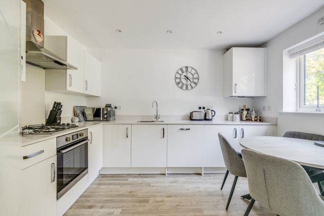 14 Claves Crescent, Welwyn Garden City, Hertfordshire photo 4