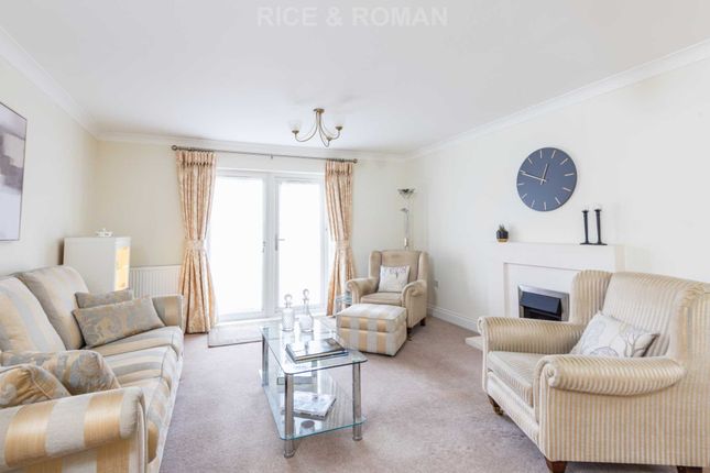 Flat for sale in Templeton Court, Hampton