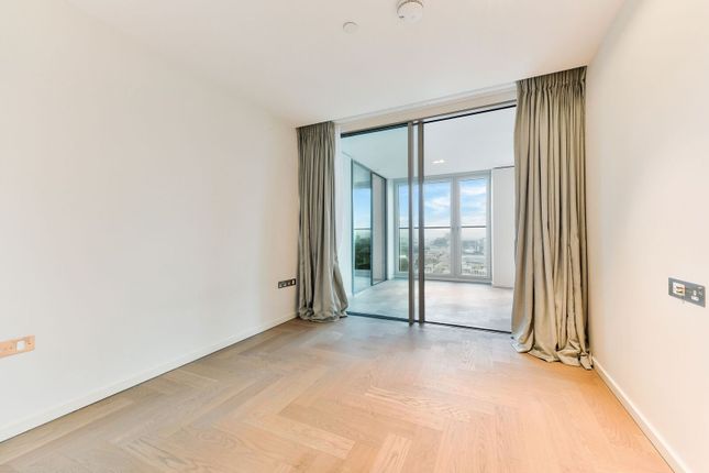 Shared accommodation to rent in Southbank Tower, London