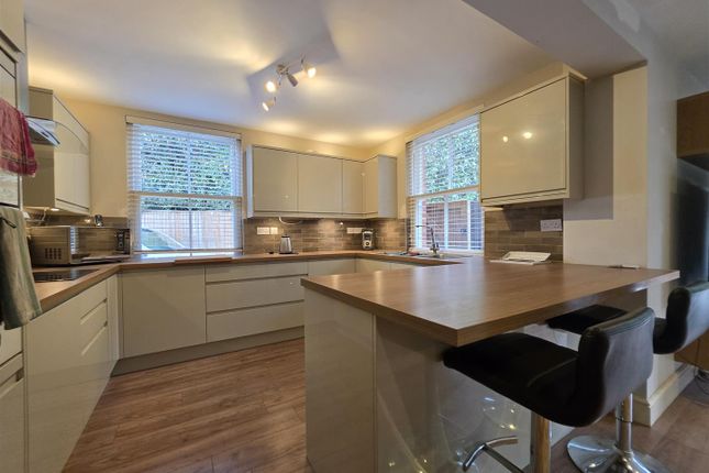 Sturt Road, Frimley Green photo 3