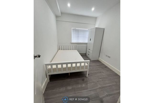 Heathcroft Avenue, Sunbury-On-Thames photo 5