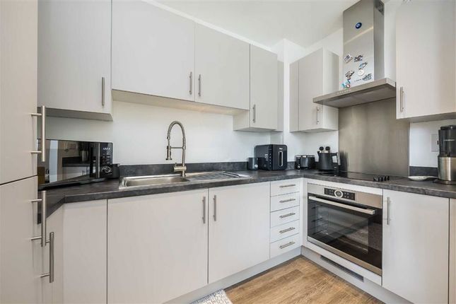 Flat 4, 6, Macclesfield Road, London photo 4