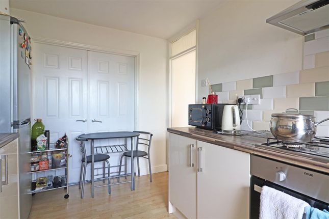 30 Ridgeway Court, Ridgeway Road, Redhill photo 4
