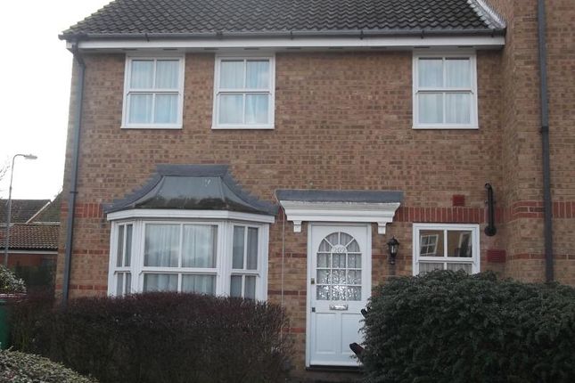Semi-detached house to rent in Maplin Park, Slough