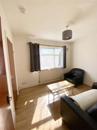 55b, Tokyngton Avenue, Wembley photo 2