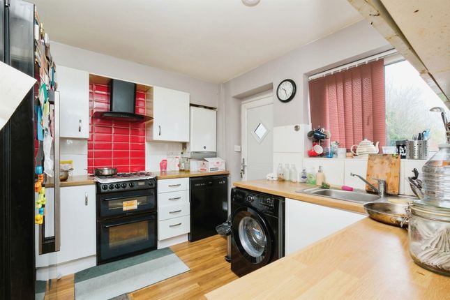 70, High Ash Crescent, Leeds photo 3