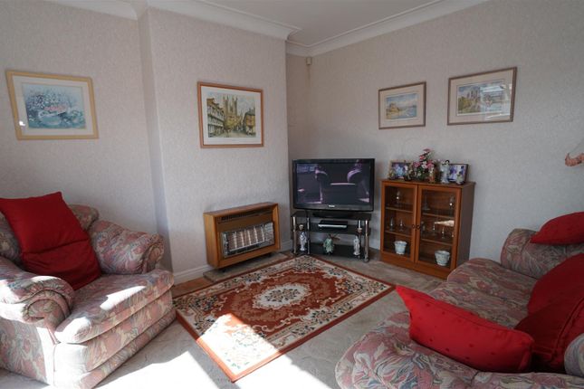130, Wrose Road, Bradford photo 3
