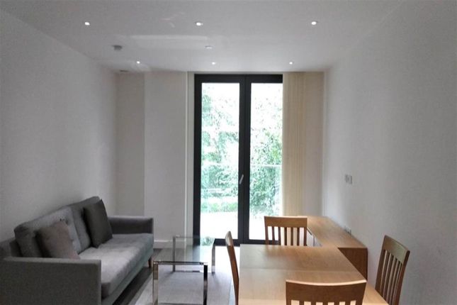 Flat to rent in 1 Chaucer Gardens, London