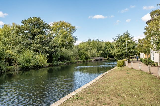 Flat 23 Ovaltine Court, Kings Langley photo 2