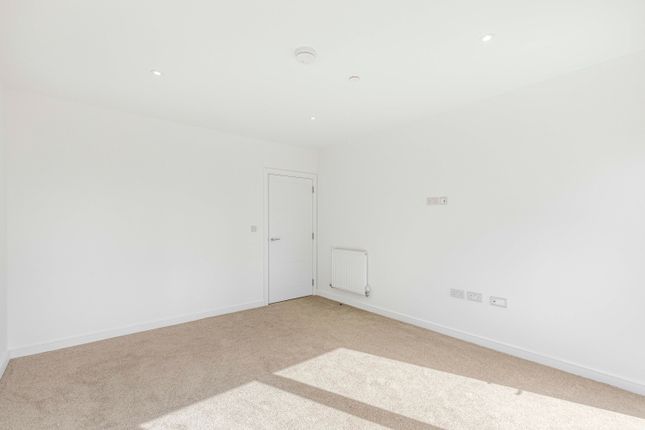 Flat for sale in Beaumont Road, London