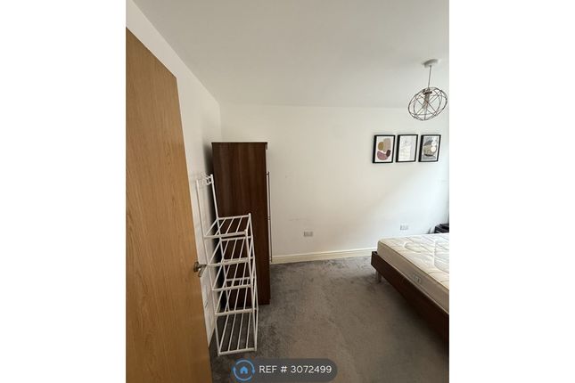 Flat   Queen Street, Sheffield photo 4