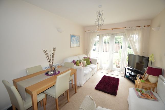 3, Clarence Court, Brands Hill photo 2
