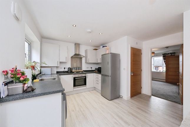 14, Oakwell Drive, Matlock photo 3