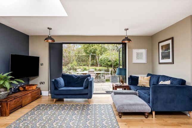2 Lodgelands, Haywards Heath photo 4