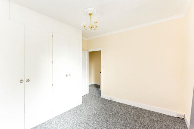 Maisonette to rent in Victoria Road, London