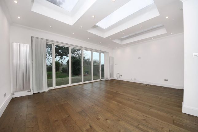 20, Stuart Avenue, London photo 3