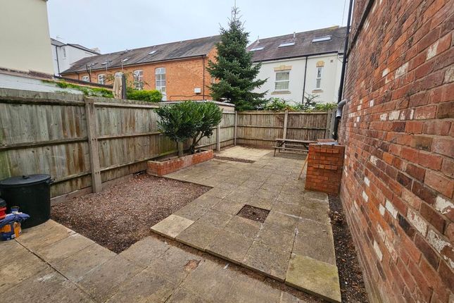 Town house to rent in Portland Street, Leamington Spa