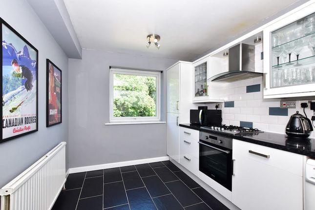 14, Daws Court, Iver photo 4