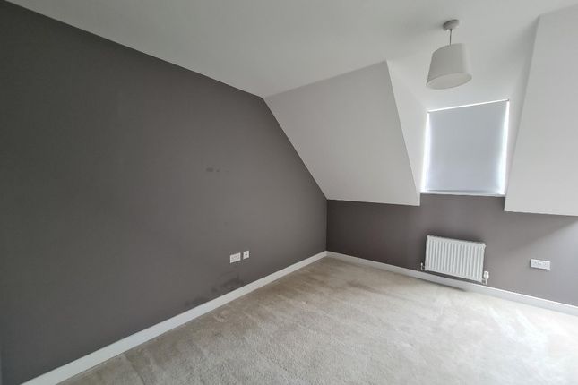 Town house to rent in Merriall Close, Swanscombe
