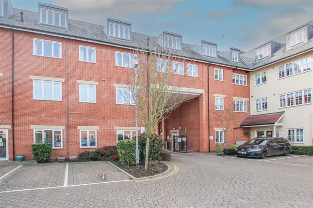 Thumbnail Flat for sale in Ongar Road, Brentwood