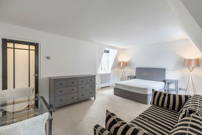 Flat to rent in Charles Street, Mayfair