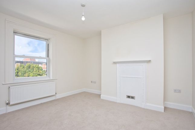 Flat 3, 115, Pleydell Gardens, Kent photo 4