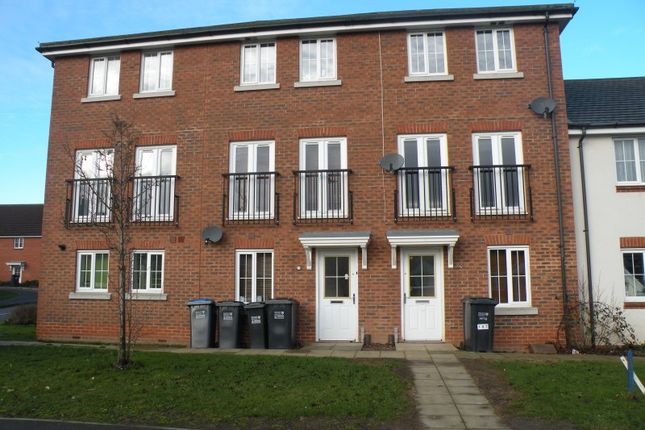 Terraced house to rent in Cunningham Avenue, Hatfield