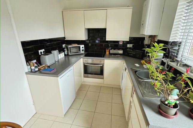 19, Crowhurst Close, Lowestoft photo 3