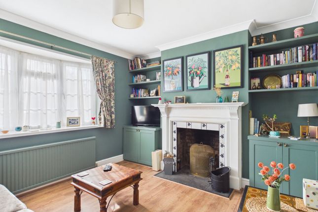 2, Georges Drive, High Wycombe photo 4